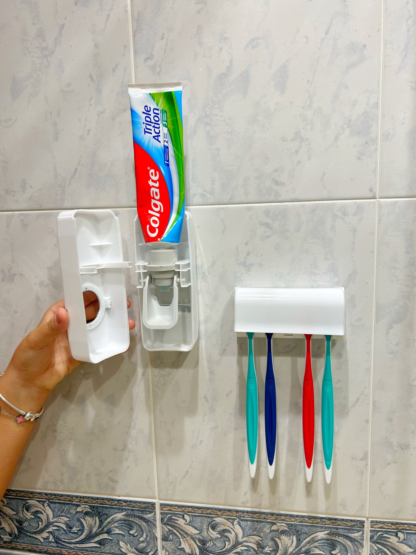 Dispensador pasta de dientes